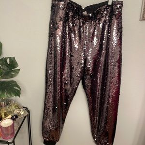 NWOT Ann Taylor LOFT Black
All Over Sequin Pull On Jogger